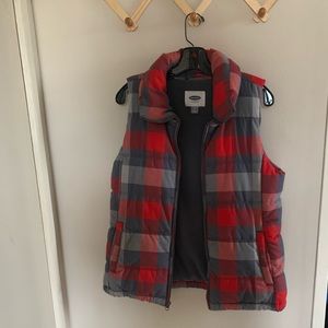 Checkered puffed lined vest.